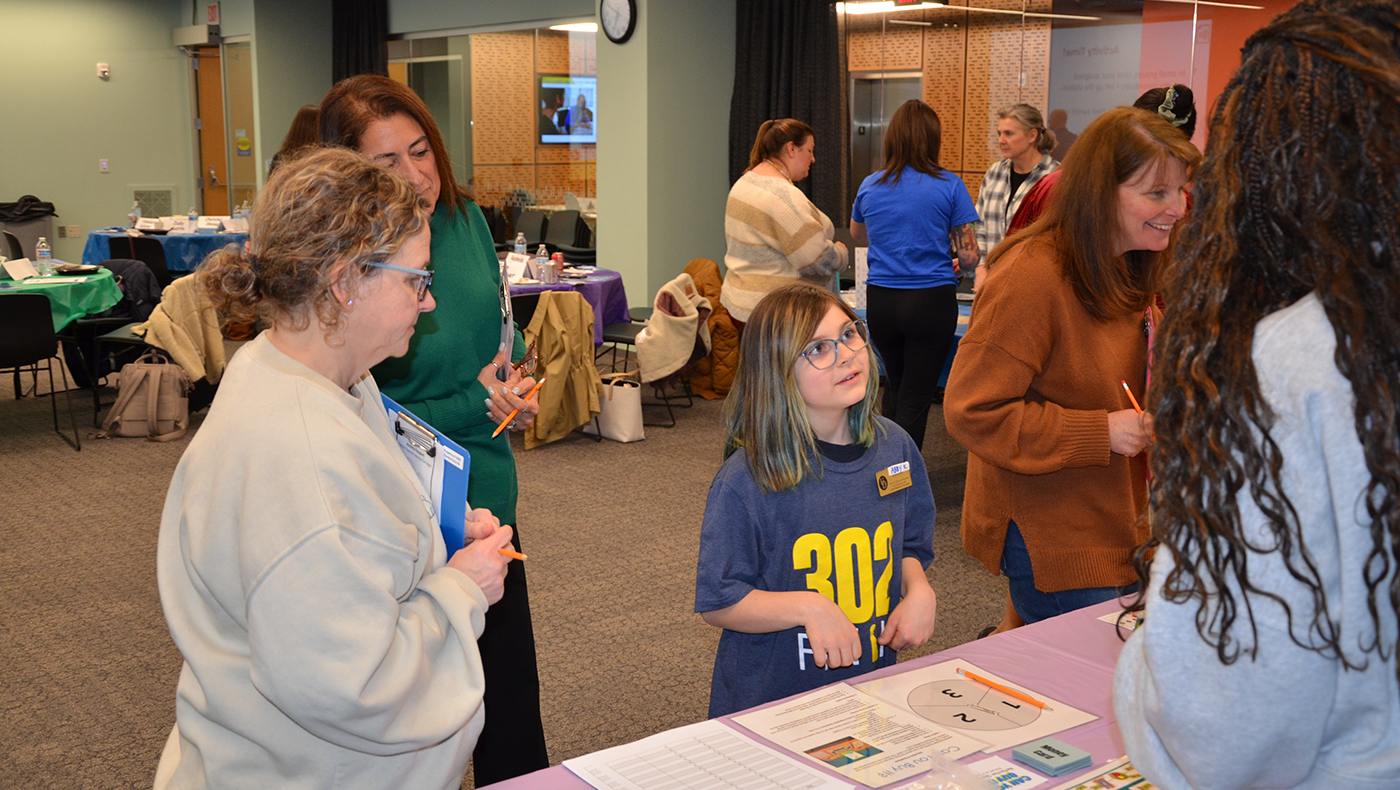 blog_Family FinLit Night (1) Elementary school students participate in UD CEEE's Family FinLit Night.