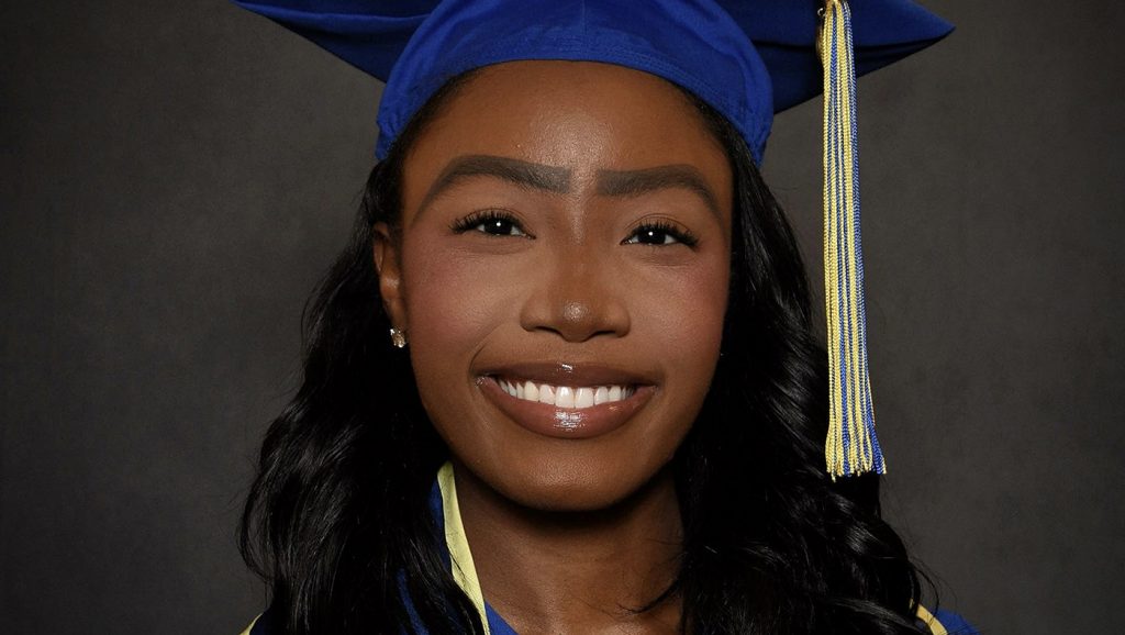Iyanna Favors grad photo