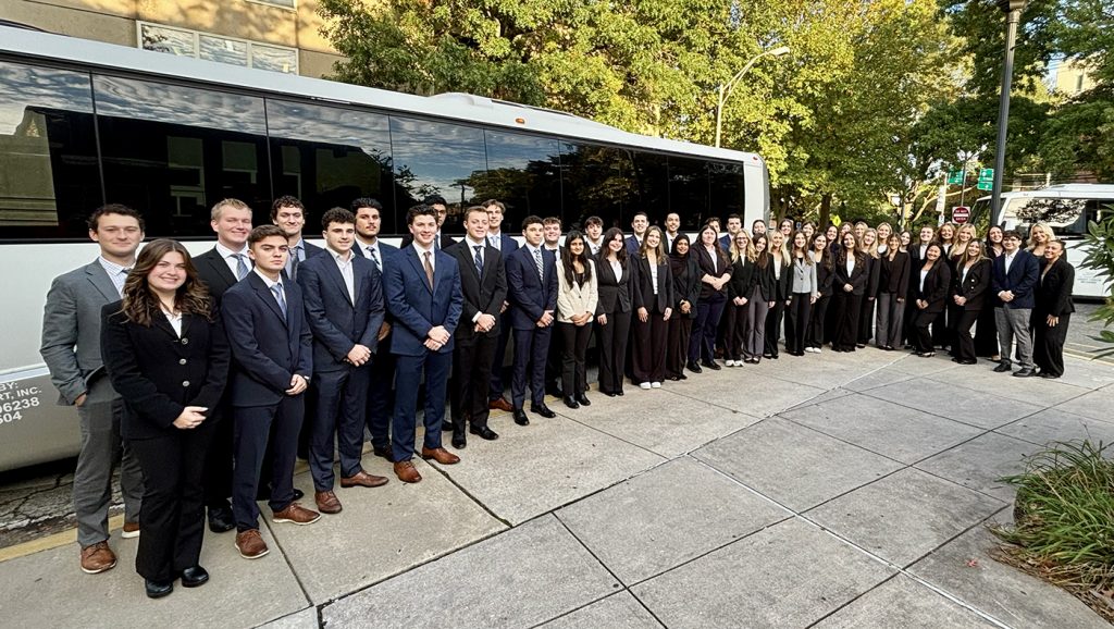 Photo of Lerner Finance and Marketing students arriving for the NYC Bus Trek.