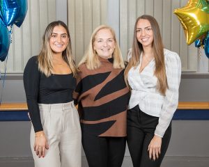 Pictured (l to r) Gabriella Pugliese, Class of 2023, marketing and management double major, Mary Ellen Payne, retired SVP of marketing and sales at Verizon and Kara Griller, Class of 2023, finance and marketing double major.